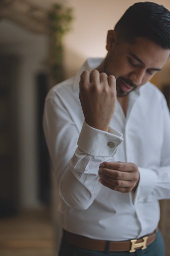 Les derniers préparatifs du marié